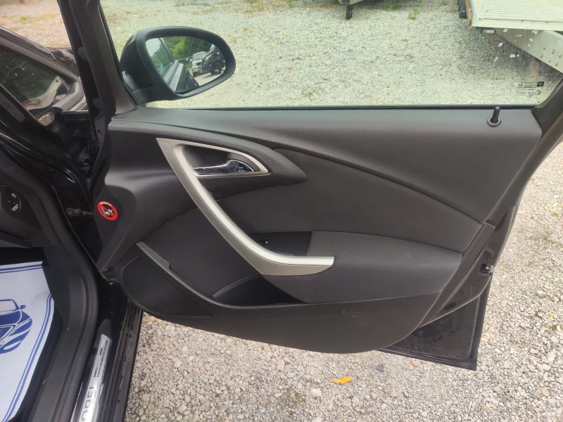 Opel Astra 1.7 CDTI , снимка 13 - Автомобили и джипове - 51457927