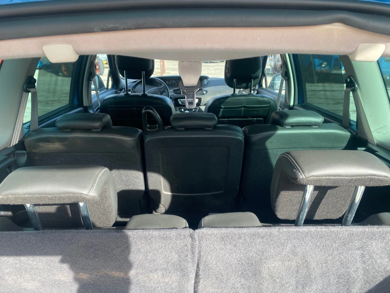 Renault Scenic 1.6DCI -7 места, снимка 6 - Автомобили и джипове - 52484435