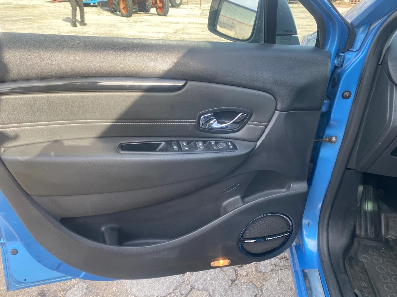 Renault Scenic 1.6DCI -7 места, снимка 10 - Автомобили и джипове - 52484435