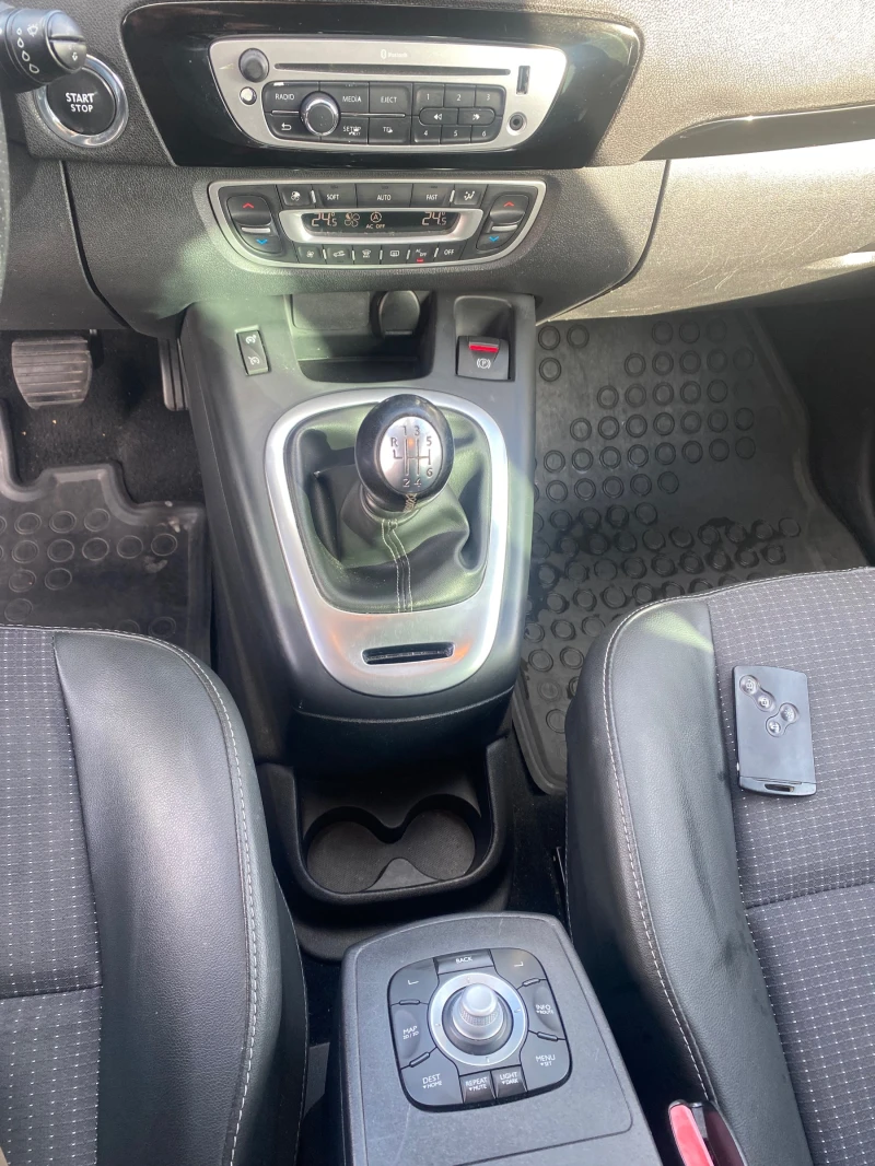 Renault Scenic 1.6DCI -7 места, снимка 12 - Автомобили и джипове - 52484435