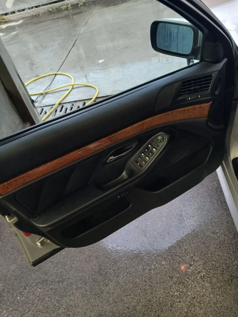 BMW 523 2.3i бензин, снимка 7 - Автомобили и джипове - 52855390