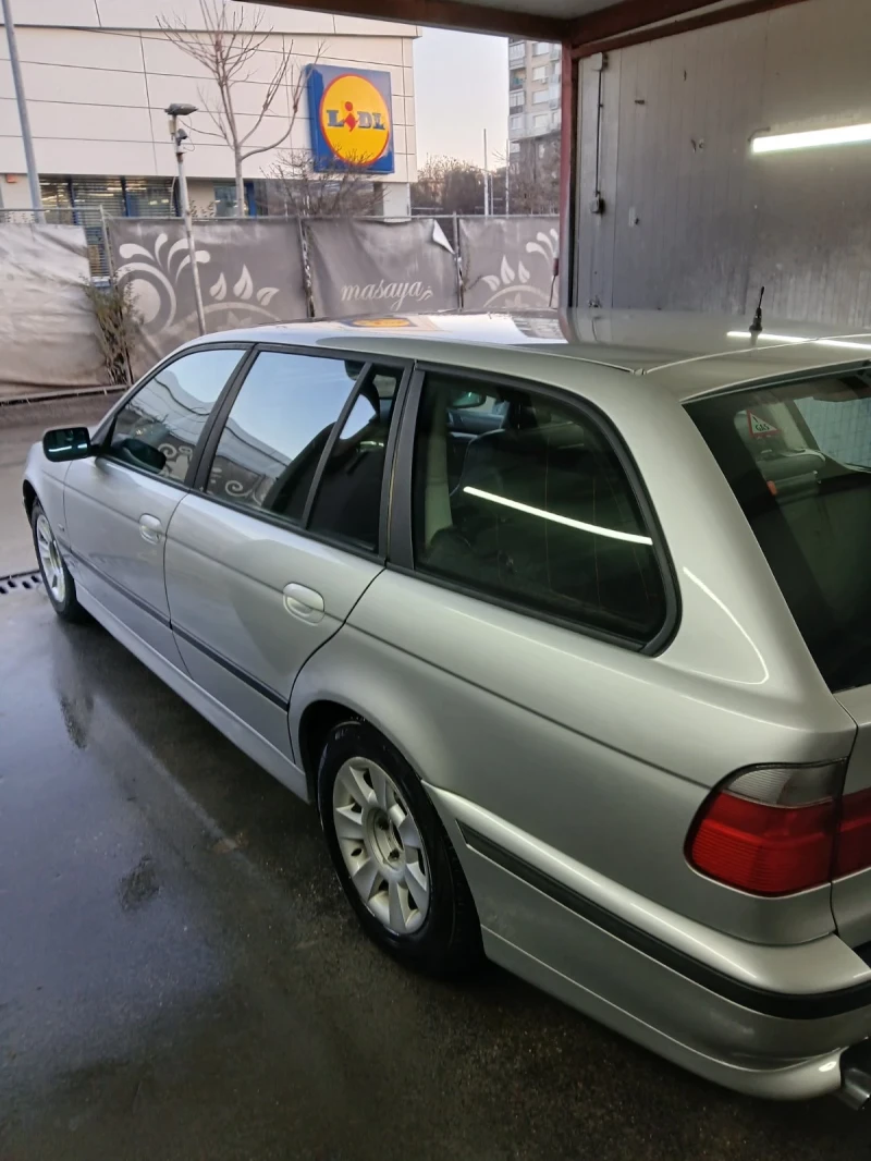 BMW 523 2.3i бензин, снимка 4 - Автомобили и джипове - 52855390