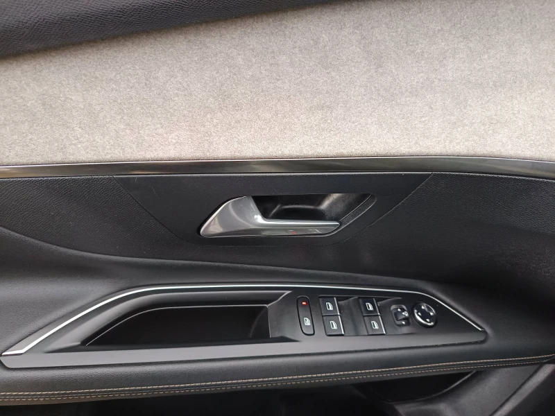 Peugeot 3008 GT PANORAMA+ AVTOMAT+ КОЖЕН САЛО+ БЯЛА ПЕРЛА, снимка 17 - Автомобили и джипове - 53500112
