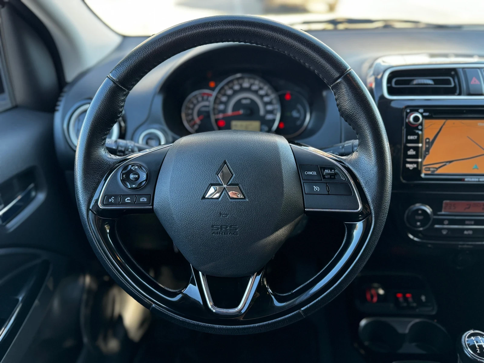 Mitsubishi Space star 1.2 MIVEC Black Line Navi * Xenon* Keyless* Подгре - изображение 10