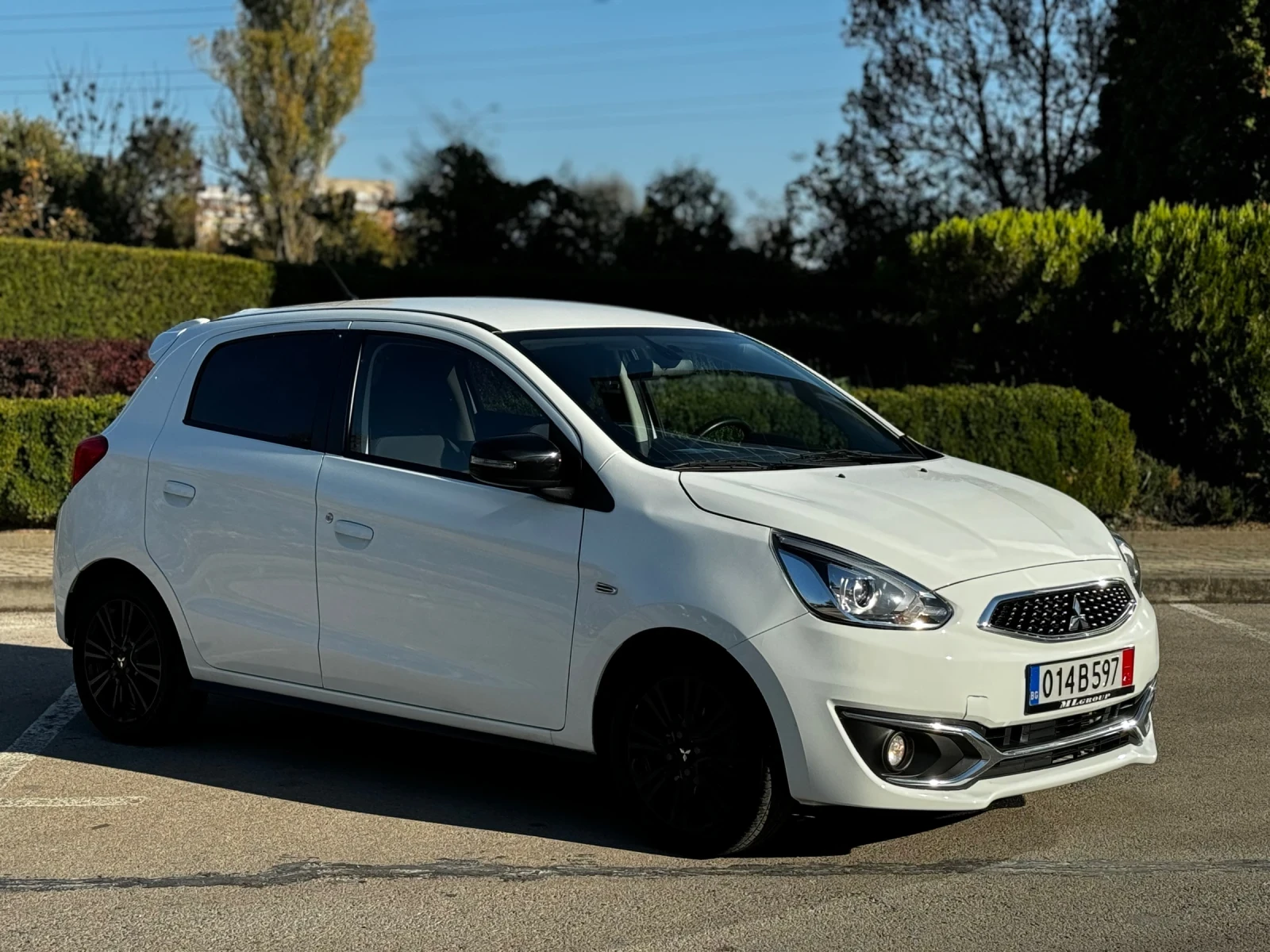 Mitsubishi Space star 1.2 MIVEC Black Line Navi * Xenon* Keyless* Подгре - изображение 3