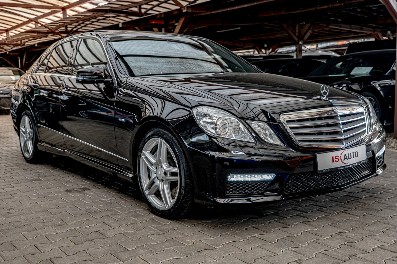 Mercedes-Benz E 500 4Matic V8/Седан/Harman Kardon/Обдухване/Шибедах/Ка - изображение 3