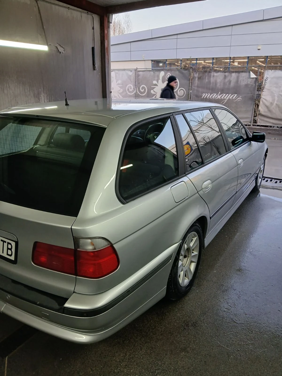 BMW 523 2.3i бензин - изображение 2