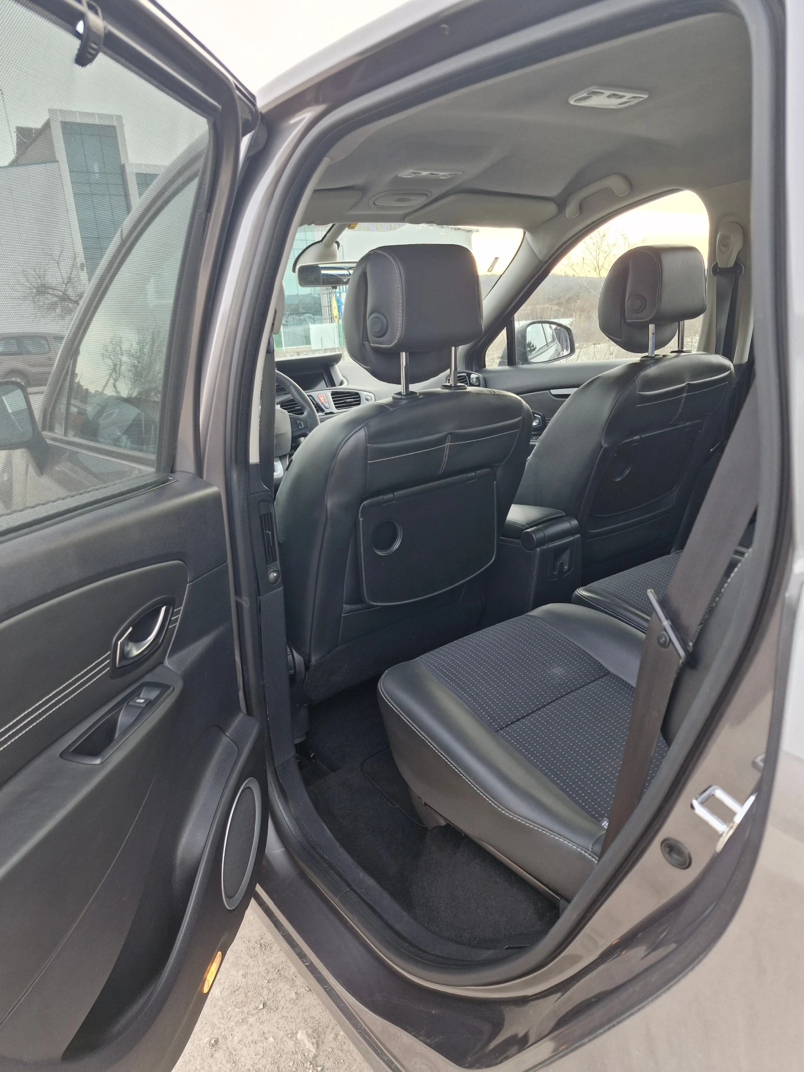 Renault Scenic XMod1.5DCI, снимка 8 - Автомобили и джипове - 53846841