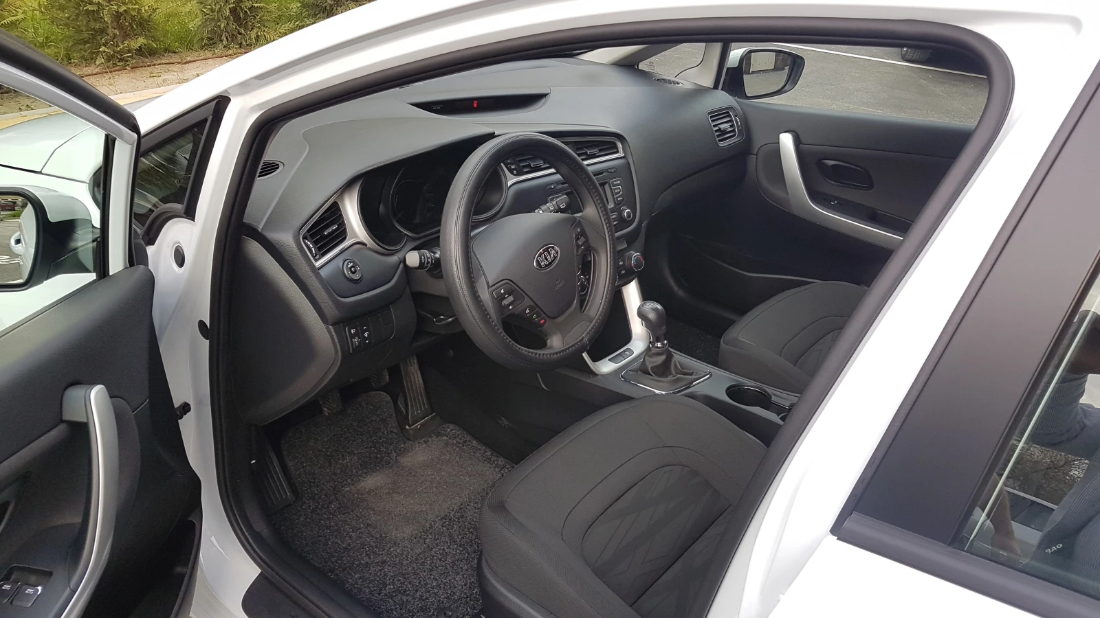 Kia Ceed 1.4 16V MPI - Първи Собственик, снимка 2 - Автомобили и джипове - 53927401