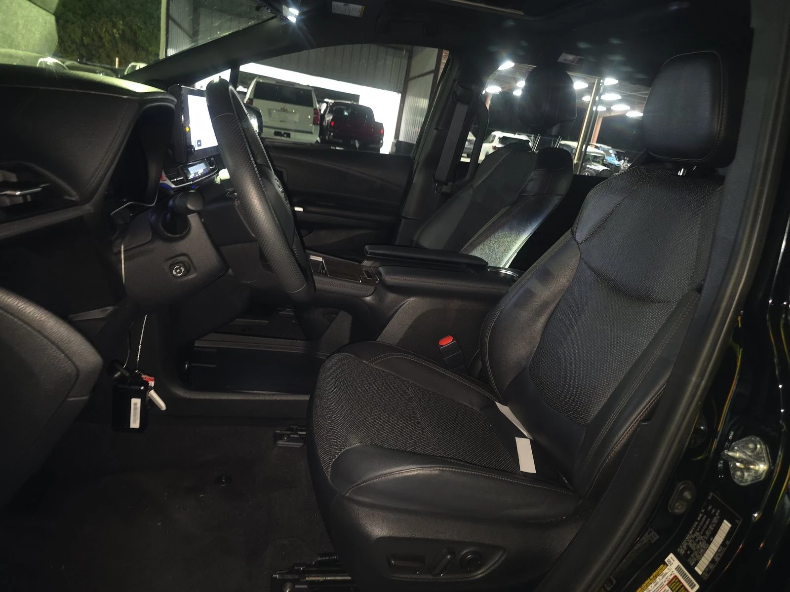 Toyota Sienna 7 места, AWD, Platinum, Месечна вноска от 72  , снимка 7 - Автомобили и джипове - 53989391