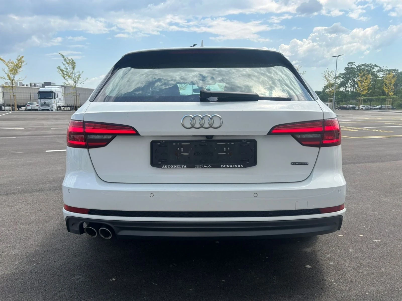 Audi A4 2.0Tdi 190 4x4 S-line Distronic, снимка 8 - Автомобили и джипове - 54890030