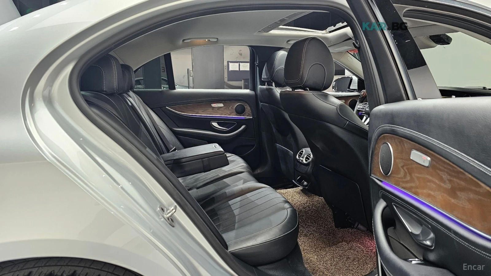 Mercedes-Benz E 220 * ПАНО* KEYLESS* Camera* ПОДГРЕВ* LED* , снимка 10 - Автомобили и джипове - 55134500