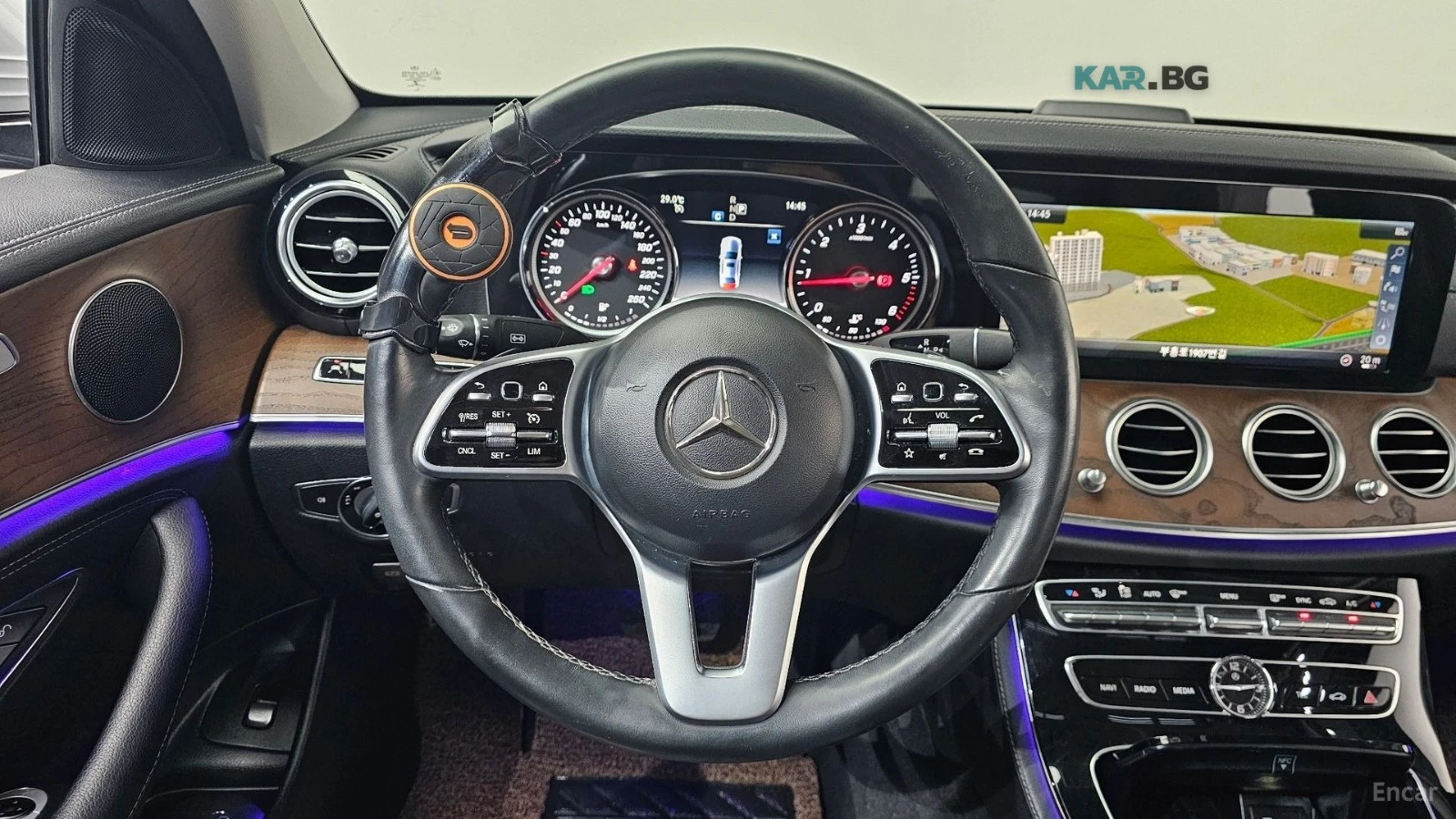 Mercedes-Benz E 220 * ПАНО* KEYLESS* Camera* ПОДГРЕВ* LED* , снимка 11 - Автомобили и джипове - 55134500