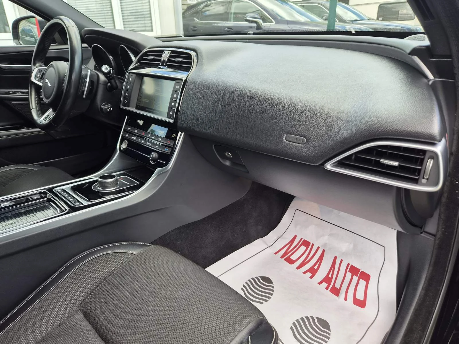 Jaguar XE 2.0D-4X4-R SPORT-143000км-СУПЕР СЪСТОЯНИЕ, снимка 12 - Автомобили и джипове - 55225668