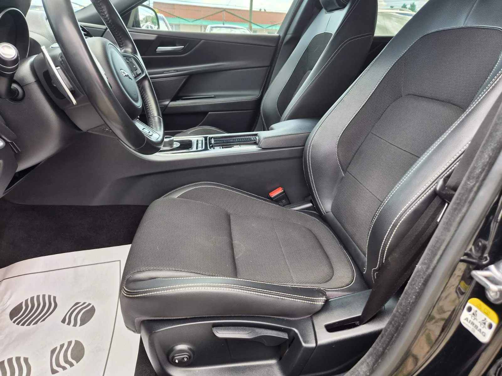Jaguar XE 2.0D-4X4-R SPORT-143000км-СУПЕР СЪСТОЯНИЕ, снимка 7 - Автомобили и джипове - 55225668