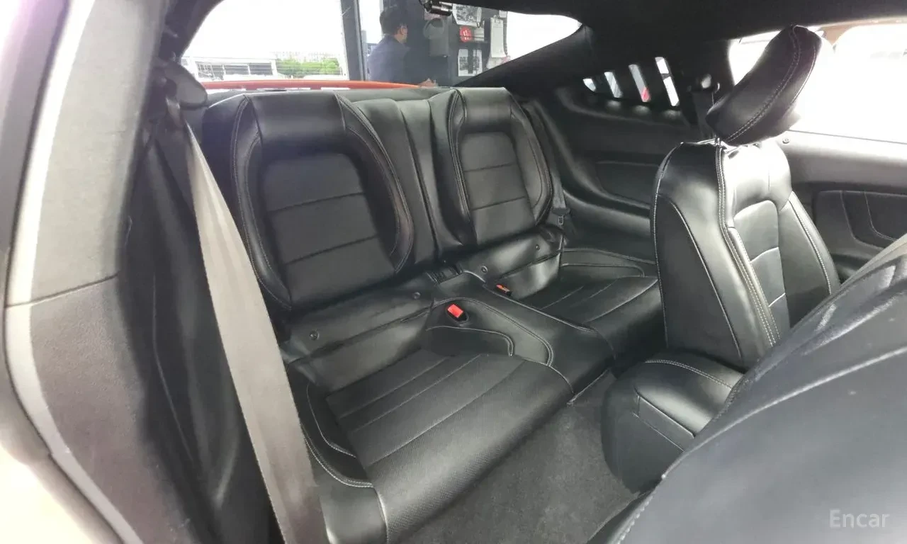 Ford Mustang 2.3* ECO* BOOST* ДИСТРОНИК* ОБДУХВАНЕ* КАМЕРА* , снимка 14 - Автомобили и джипове - 56184064