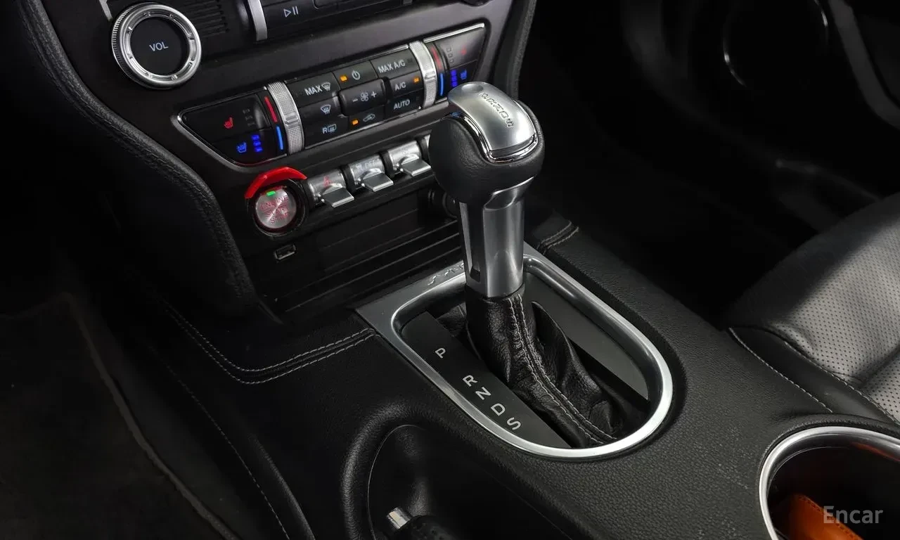 Ford Mustang 2.3* ECO* BOOST* ДИСТРОНИК* ОБДУХВАНЕ* КАМЕРА* , снимка 11 - Автомобили и джипове - 56184064