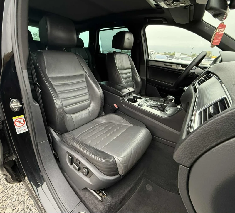 VW Touareg 4.2TDI R line , снимка 8 - Автомобили и джипове - 53447427