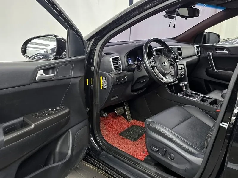 Kia Sportage 2.0 CRDi 4WD, снимка 10 - Автомобили и джипове - 54276737