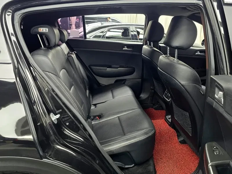 Kia Sportage 2.0 CRDi 4WD, снимка 12 - Автомобили и джипове - 54276737