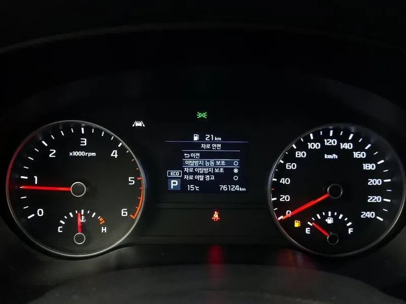 Kia Sportage 2.0 CRDi 4WD, снимка 8 - Автомобили и джипове - 54276737