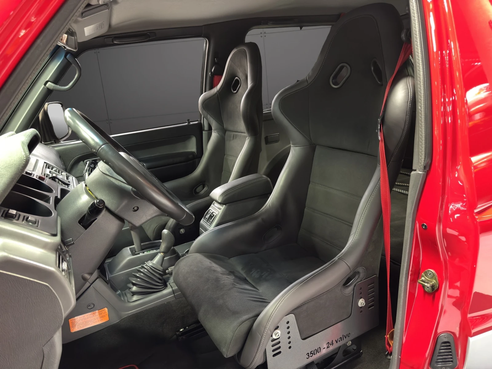 Mitsubishi Pajero 3500 V6/24V - изображение 9