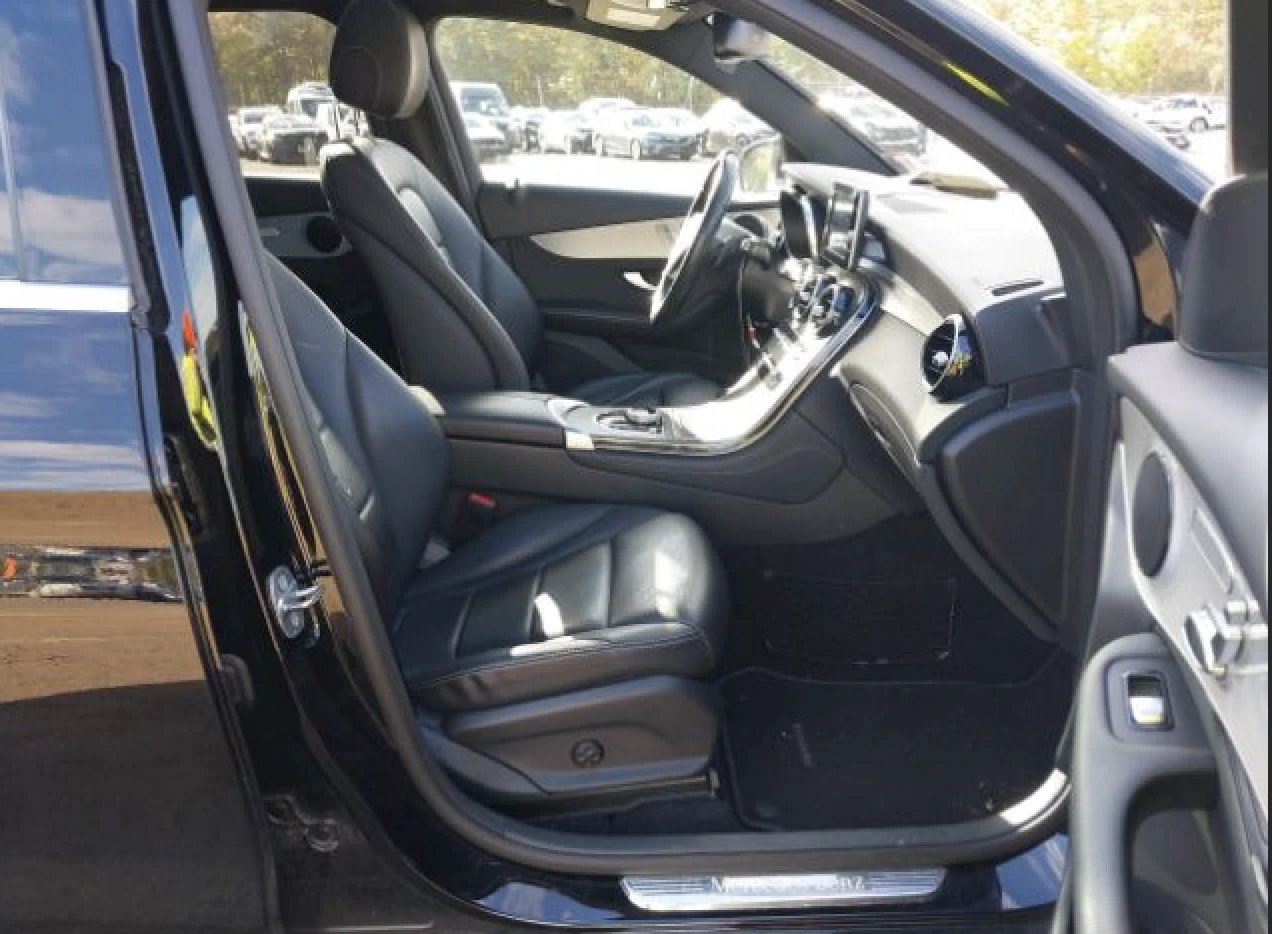 Mercedes-Benz GLC 300 KEYLESS, ПОДГРЕВИ, ДВОЙНА ПАНОРАМА - изображение 9