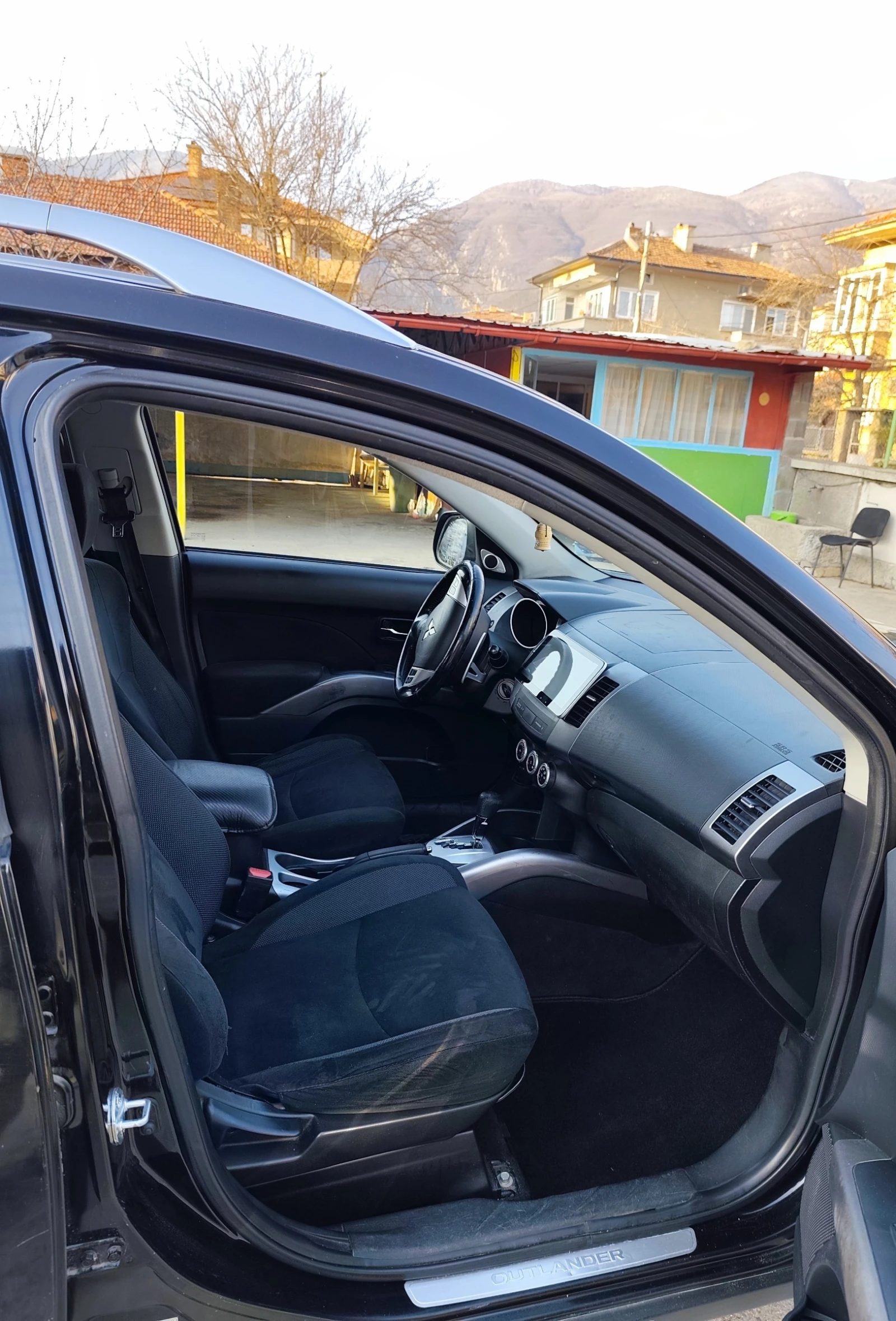 Mitsubishi Outlander, снимка 8 - Автомобили и джипове - 53847949