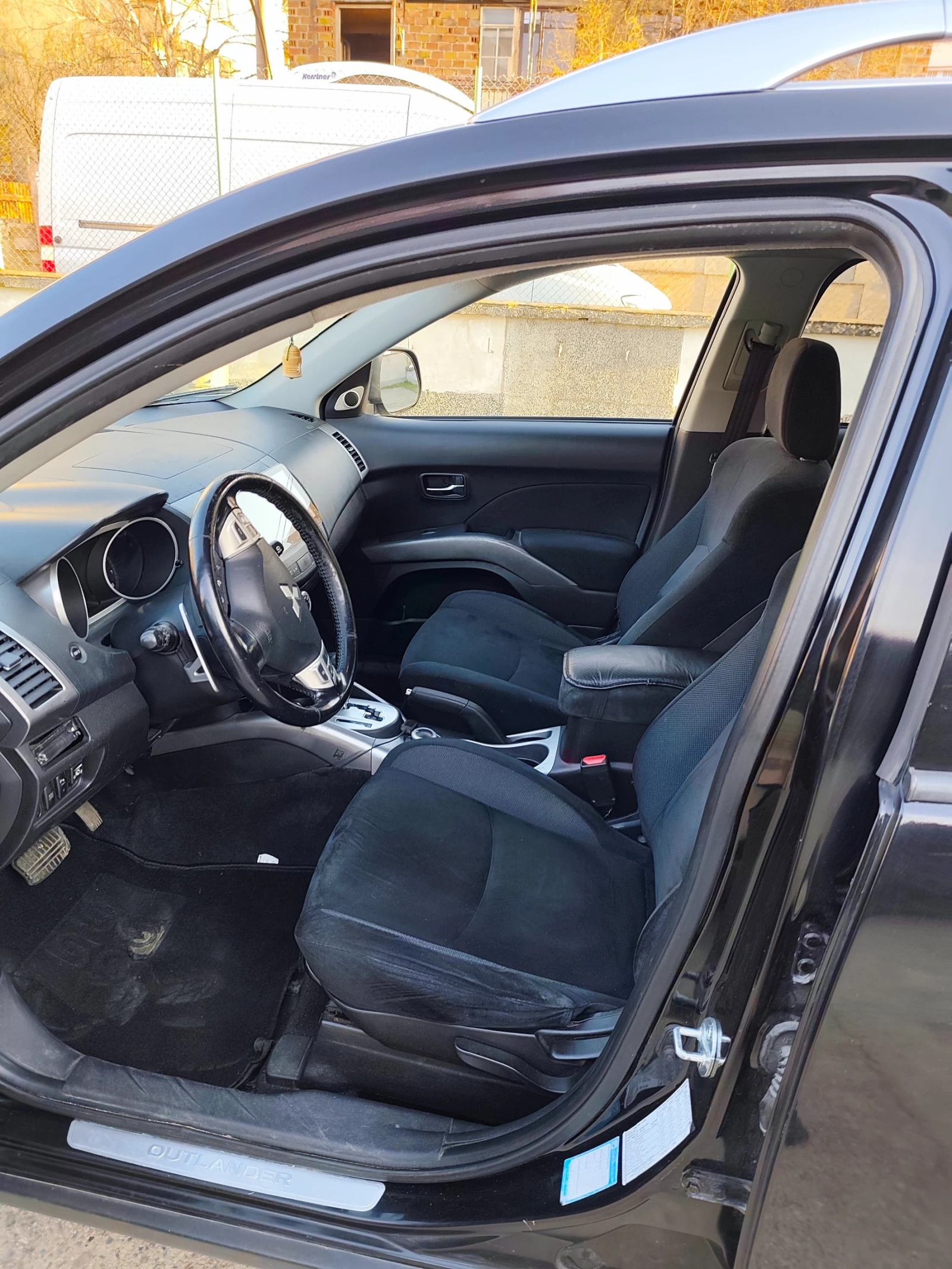 Mitsubishi Outlander, снимка 9 - Автомобили и джипове - 53847949