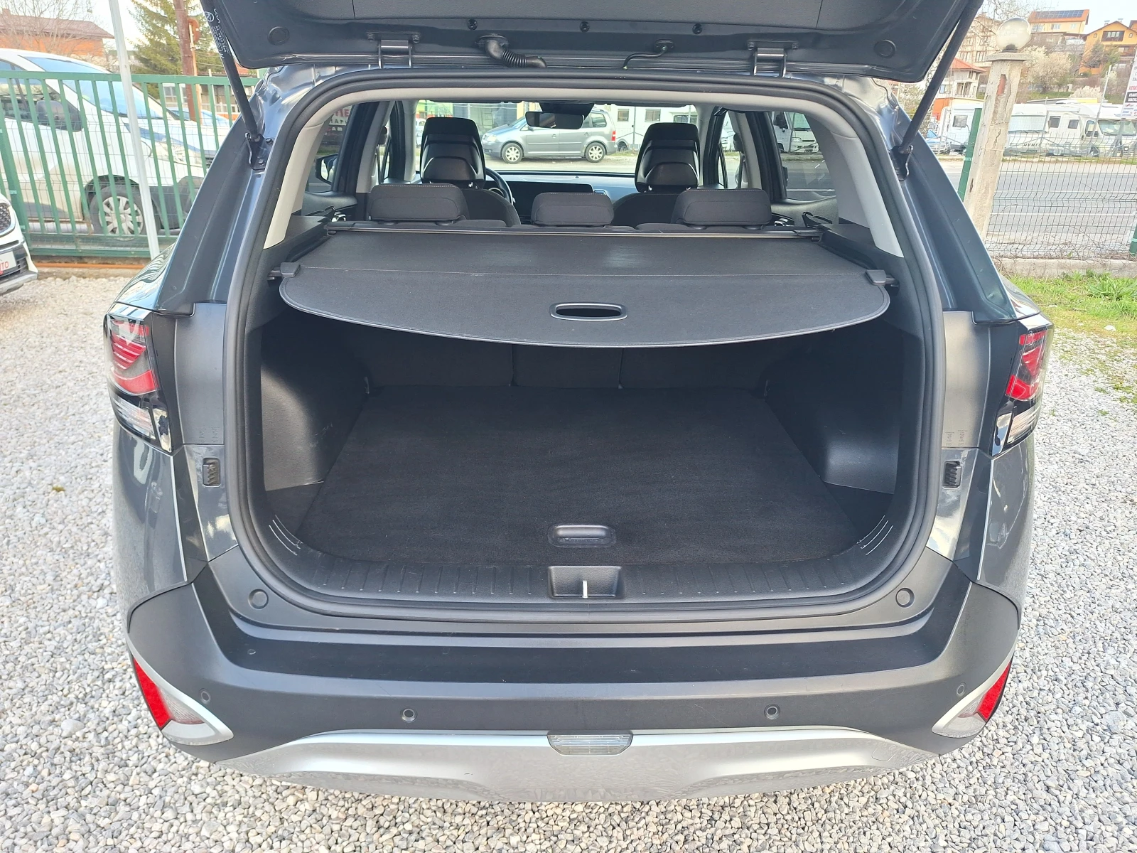 Kia Sportage 1.6 Tgi Hev 180Ks 5Th Generation Hybrid!, снимка 9 - Автомобили и джипове - 54146746