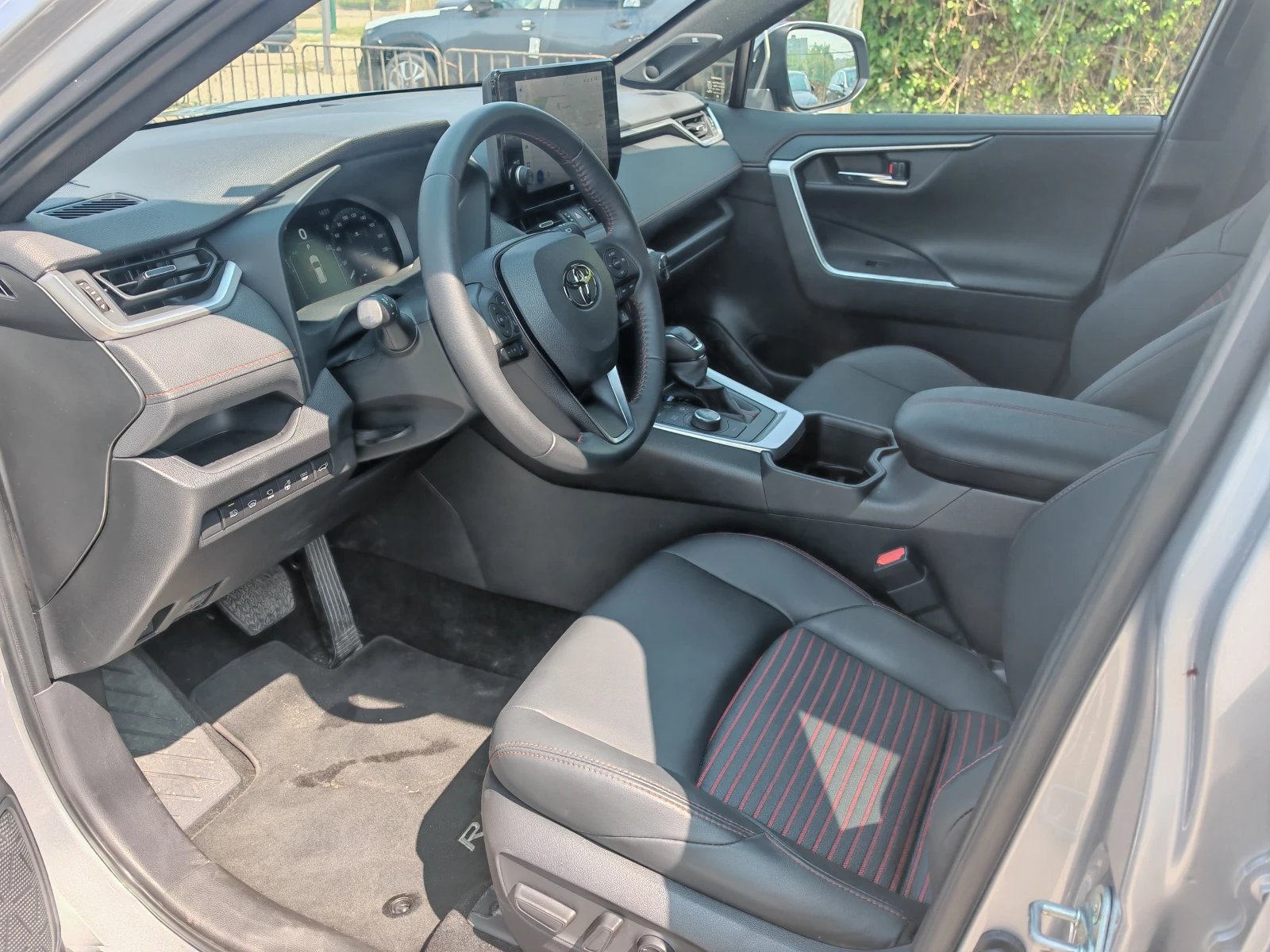 Toyota Rav4 2.5i PHEV AWD Гарнц., снимка 7 - Автомобили и джипове - 55445833