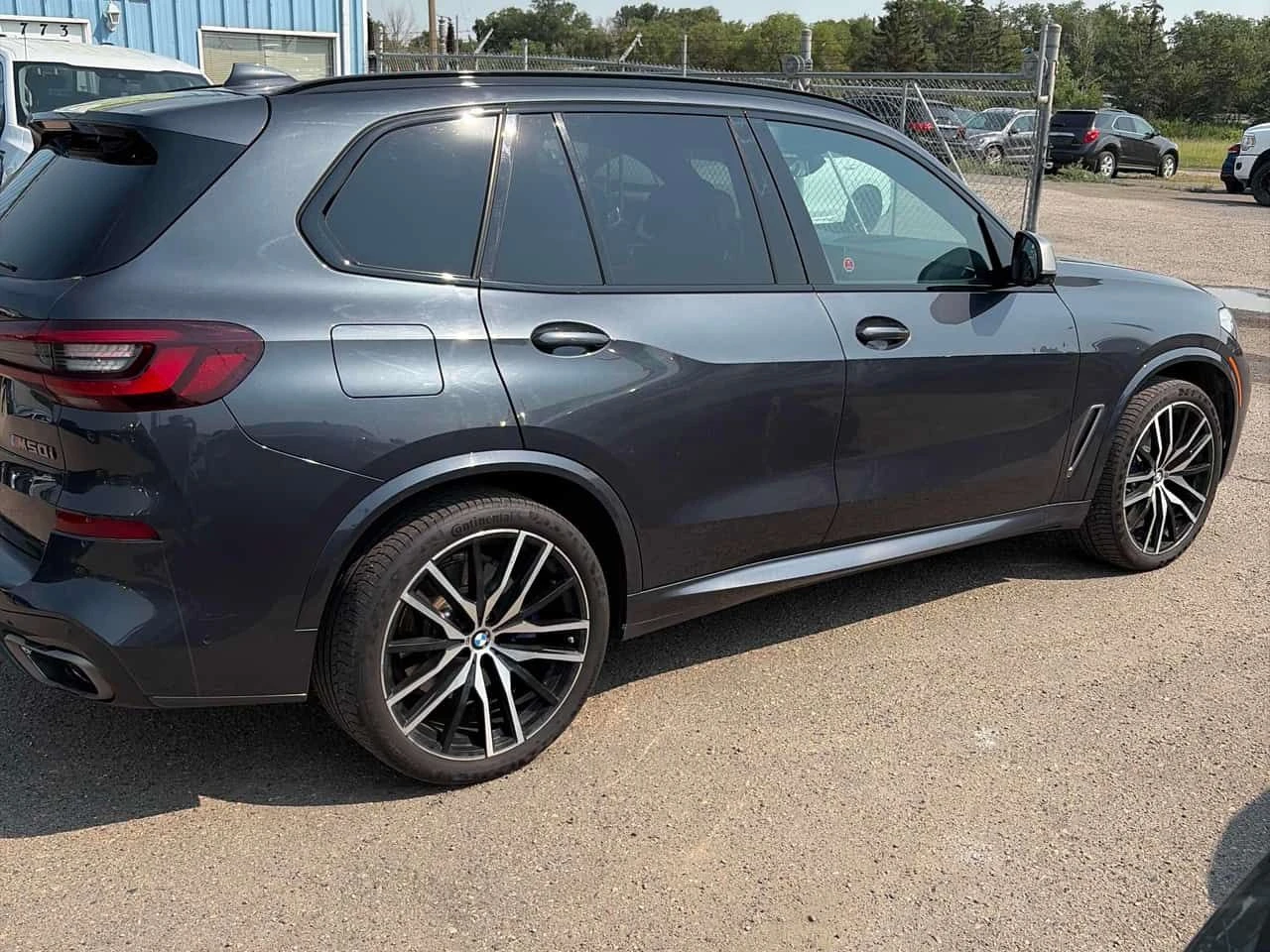 BMW X5 * M50i * CARFAX * ОПЦИЯ ЗА ФИНАНСИРАНЕ * , снимка 3 - Автомобили и джипове - 55481529