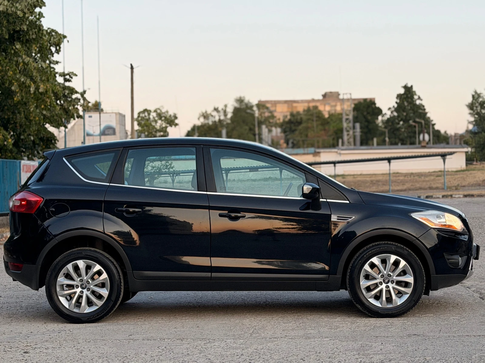 Ford Kuga 2.0TDCI/KEYLESS/КОЖА, снимка 6 - Автомобили и джипове - 55589976