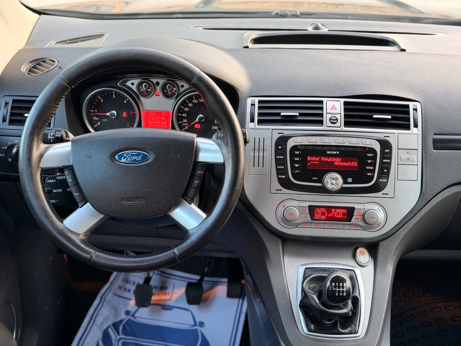 Ford Kuga 2.0TDCI/KEYLESS/КОЖА, снимка 13 - Автомобили и джипове - 55589976