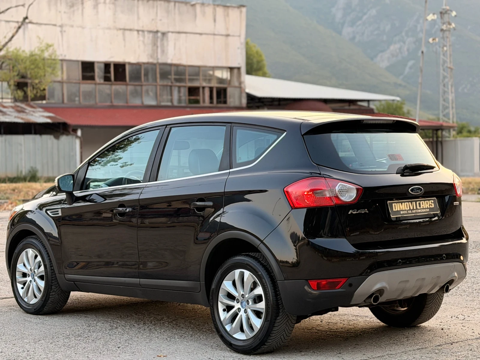 Ford Kuga 2.0TDCI/KEYLESS/КОЖА, снимка 3 - Автомобили и джипове - 55589976