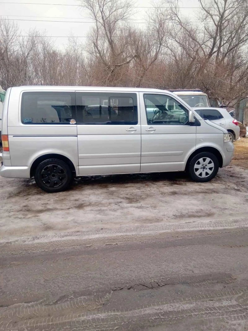 VW Multivan 2.5 TDI, снимка 2 - Бусове и автобуси - 49442819