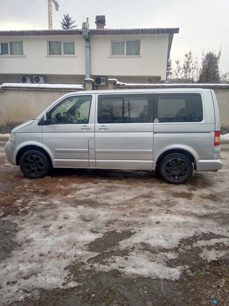 VW Multivan 2.5 TDI, снимка 3 - Бусове и автобуси - 49377515