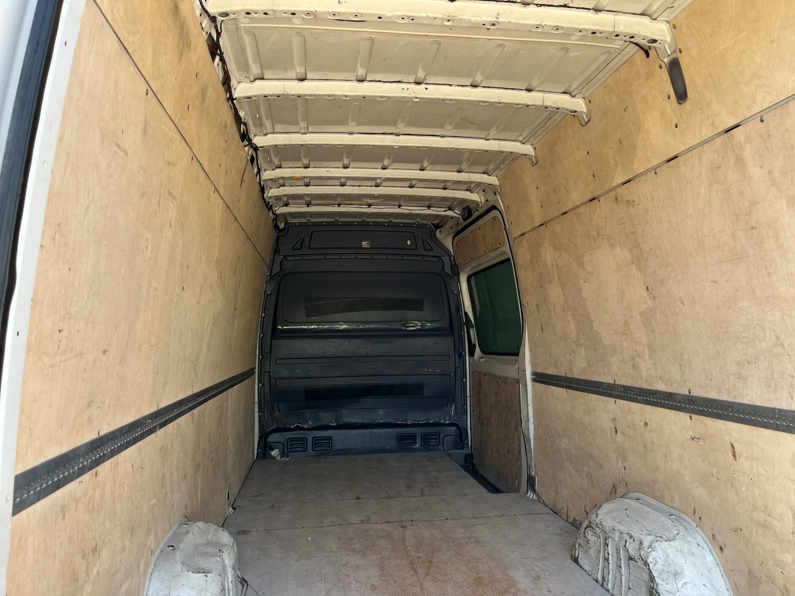 VW Crafter 2/5 TDI 136 hp бартер, снимка 9 - Бусове и автобуси - 54336134