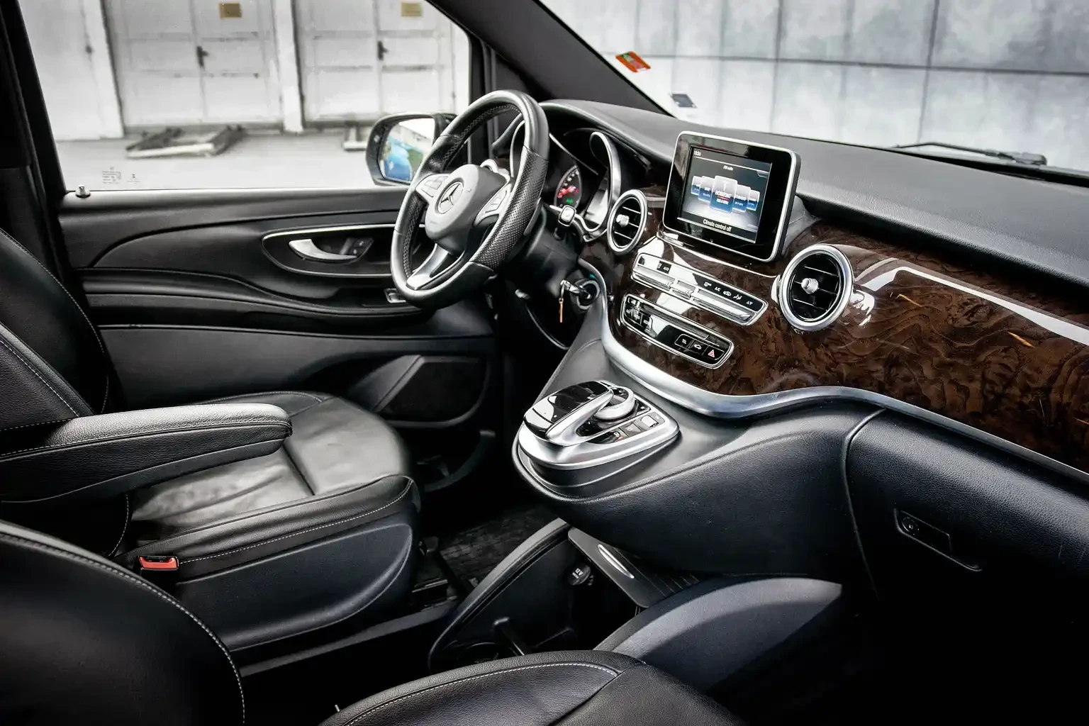 Mercedes-Benz V 250 Amg,  Топ състояние, обслужен !, снимка 12 - Бусове и автобуси - 54379231