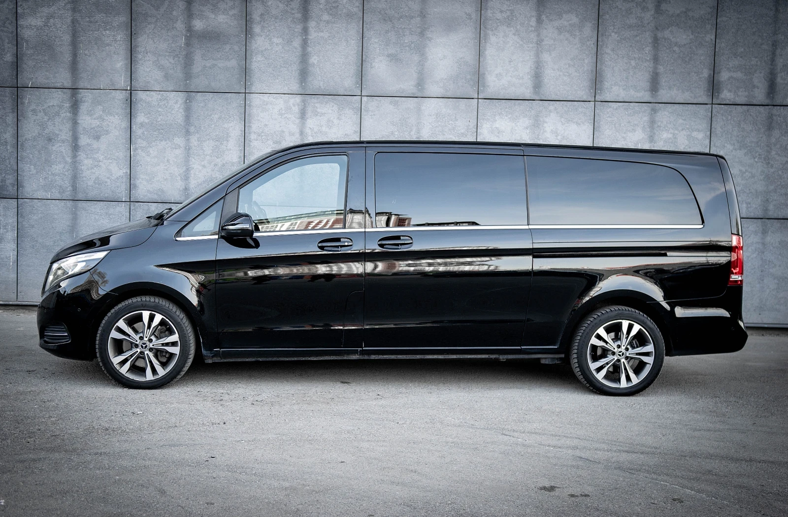 Mercedes-Benz V 250 Amg,  Топ състояние, обслужен !, снимка 16 - Бусове и автобуси - 54379231