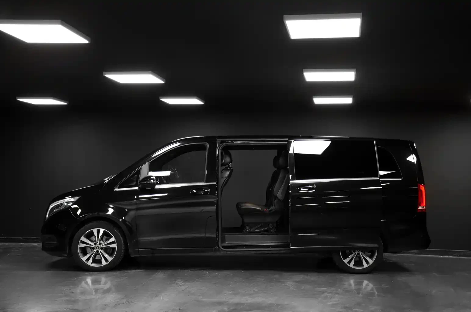 Mercedes-Benz V 250 Amg,  Обслужен ! ТОП ЦЕНА ЗА КЕШ., снимка 16 - Бусове и автобуси - 55317258