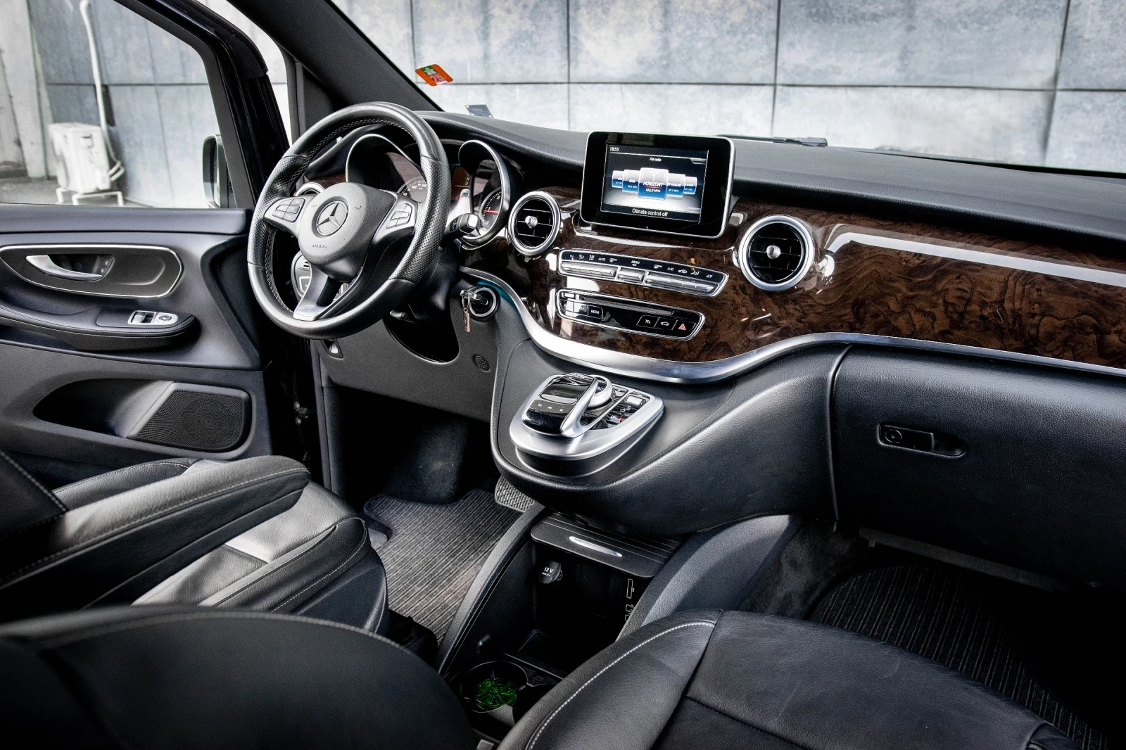 Mercedes-Benz V 250 Amg,  Топ състояние, обслужен !, снимка 13 - Бусове и автобуси - 54379231