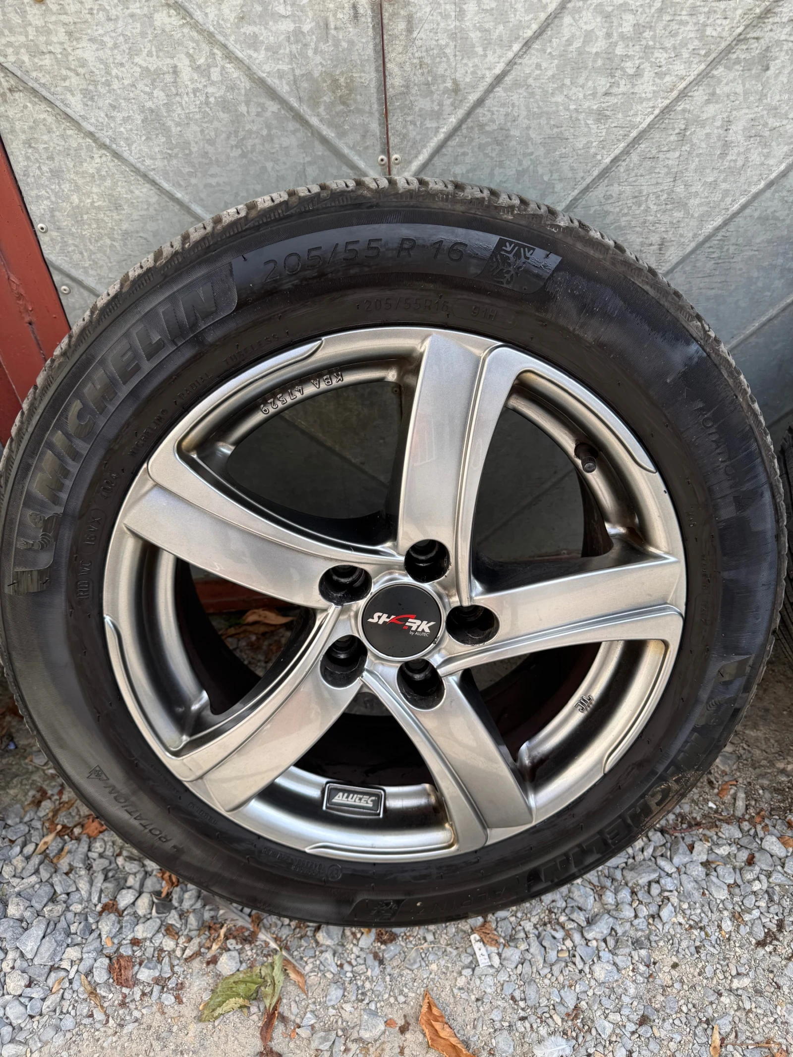 Гуми с джанти Michelin 205/55R16, снимка 3 - Гуми и джанти - 55947153