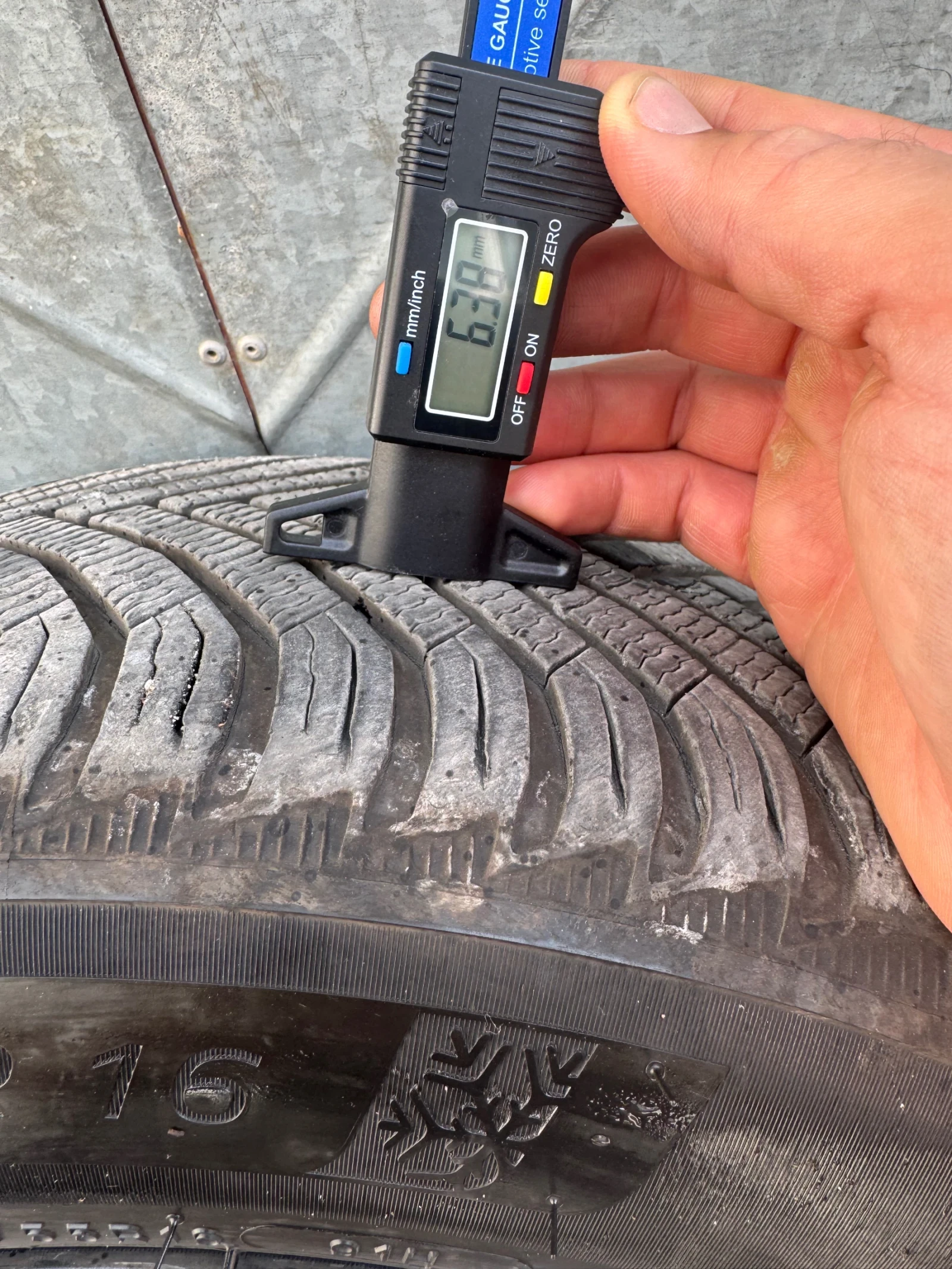 Гуми с джанти Michelin 205/55R16, снимка 7 - Гуми и джанти - 55947153