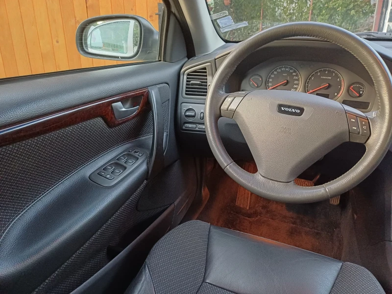 Volvo S60 2.4T, снимка 11 - Автомобили и джипове - 48117181