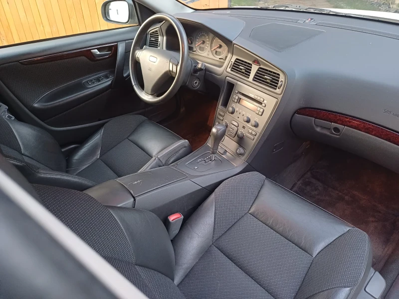 Volvo S60 2.4T, снимка 8 - Автомобили и джипове - 48117181