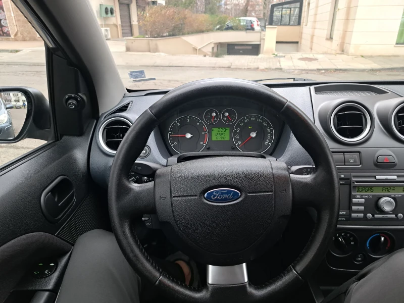 Ford Fiesta 1.4 tdci 68к.с, снимка 8 - Автомобили и джипове - 49601624