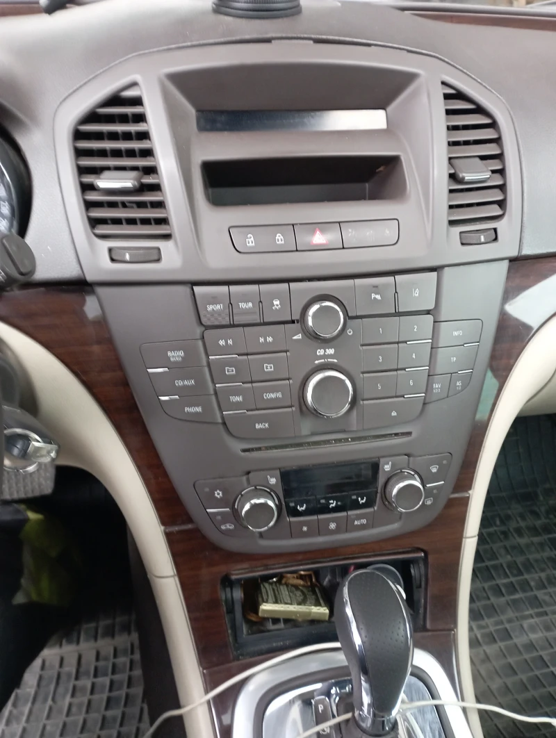 Opel Insignia 2.0 160 коня, снимка 10 - Автомобили и джипове - 52369133