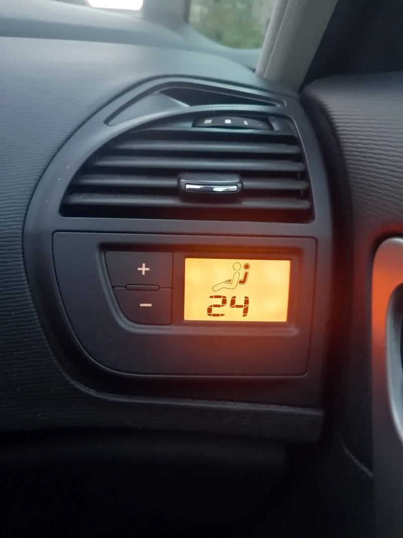 Citroen C4 Picasso, снимка 9 - Автомобили и джипове - 52282050