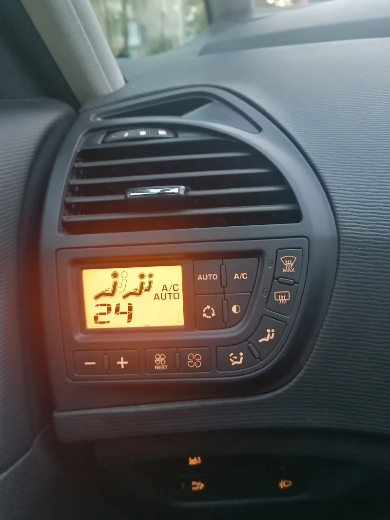 Citroen C4 Picasso, снимка 8 - Автомобили и джипове - 52282050